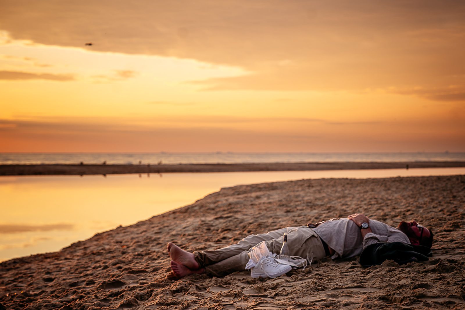 Guest sleeping on the beach authentic wedding photography