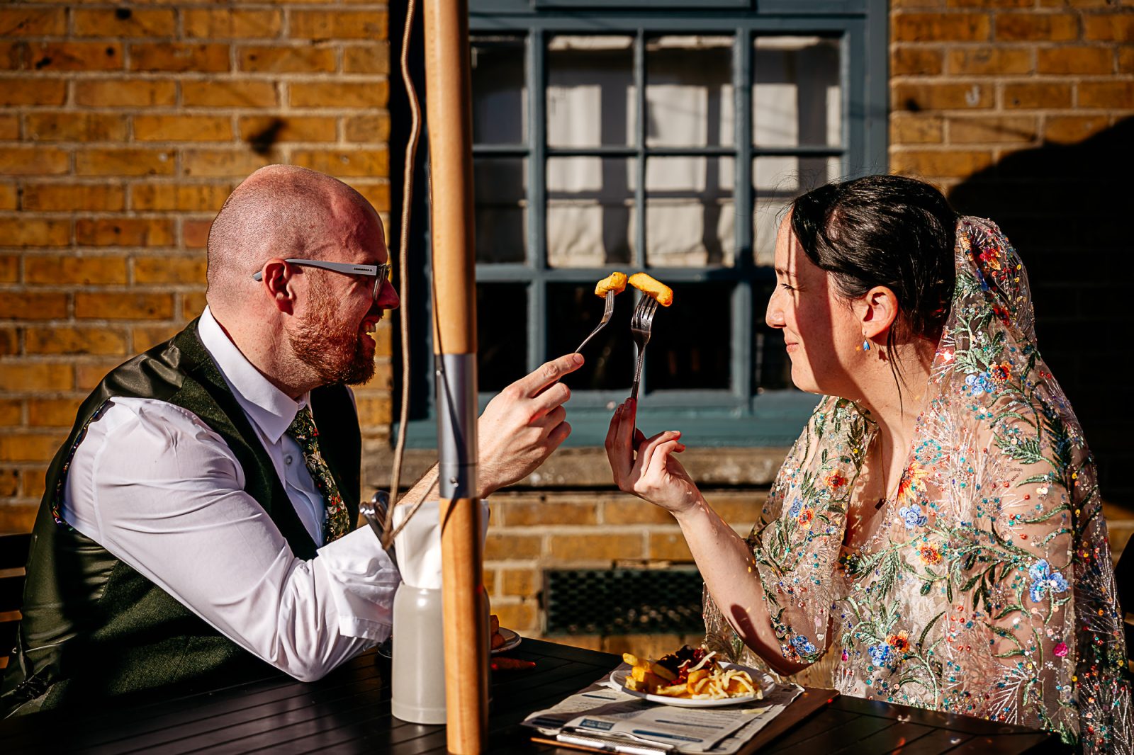 Natural wedding photography neweds eating cips